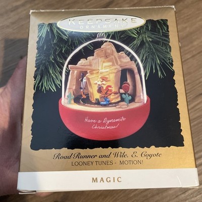 Hallmark Keepsake Magic Motion ornament-Roadrunner and Wile E Coyote-1993