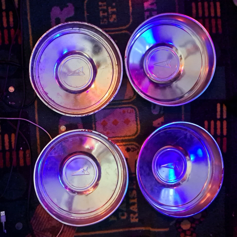 PONTIAC PERRO PLATO TAPACUBOS FIREBIRD GTO LEMANS TRANS AM POLICÍA BONNEVILLE VENTURA Foto 4 de 4