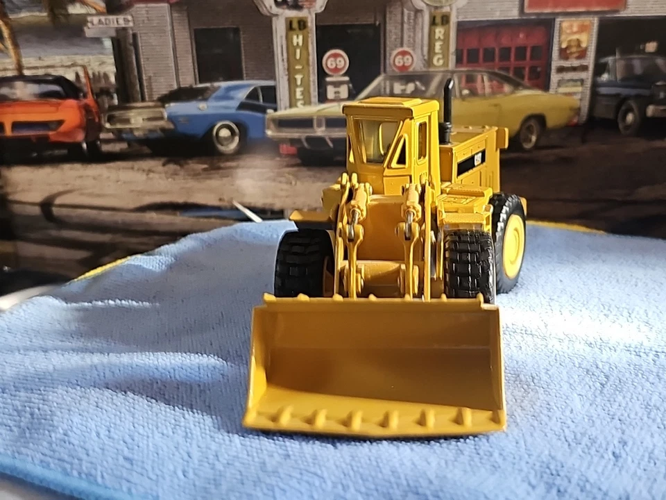 VINTAGE Ertl Cat 988B Wheel Loader 1/50 Scale BEAUTIFUL VERY NICE LOADER 👌  - Image 4 of 4