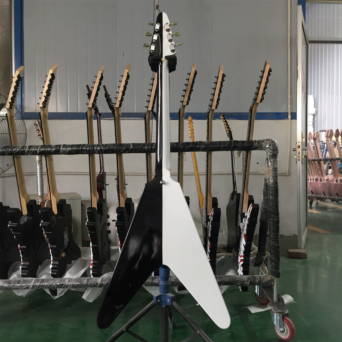 24AW新品 NICENESS SCHENKER FLYING V TROUSE Flying V Michael Schenker Electric Guitar Mahogany Body&Neck