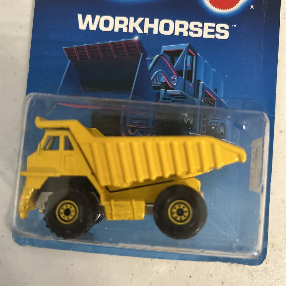 1987 Hot Wheels САМОСВАЛ CAT с ЗОЛОТЫМИ КОЛЕСАМИ РАБОЧИЕ ЛОШАДКИ НОВЫЙ В УПАКОВКЕ H463 - Изображение 2 из 4
