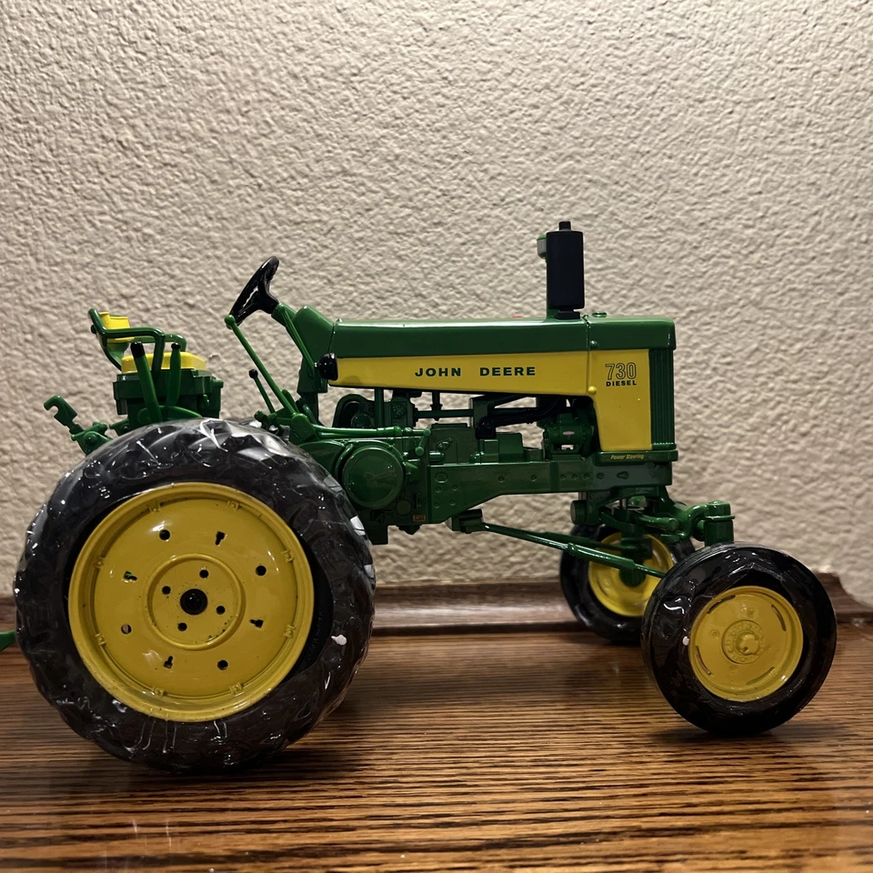 NIB 1/16 John Deere 730 Hi-Crop Diesel 2011 Two Cylinder Club Expo XXI ZFN16206A - Image 3 of 4