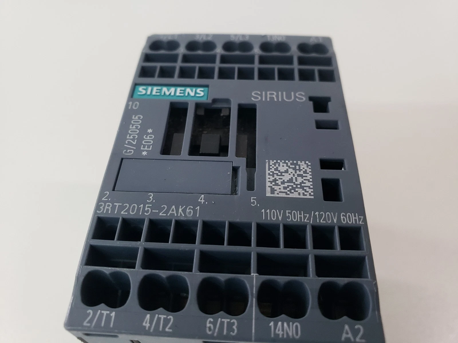 Takeout - Siemens 3RT2015-2AK61 Contactor - thumbnail 3