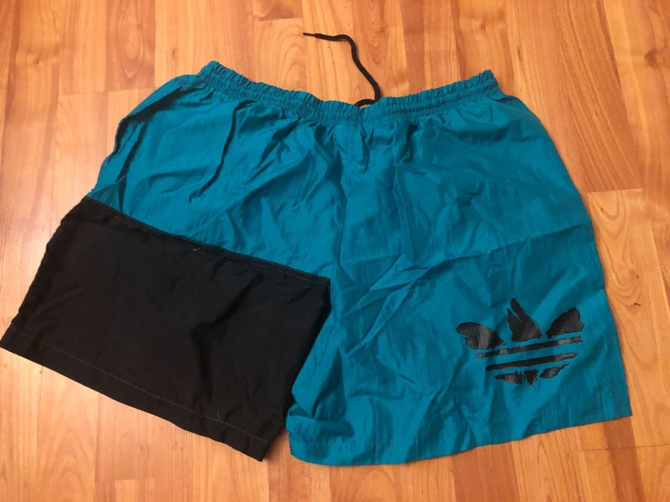 Pantalones Cortos de Fútbol ADIDAS Años 80 VERDES Nylon Para Hombres GRANDES Hechos en EE. UU. Foto 2 de 4