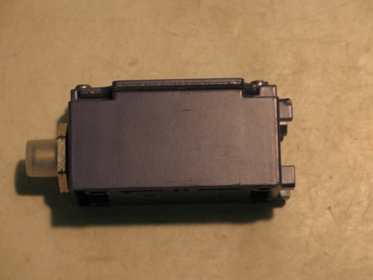 NEW SCHNEIDER TELEMECANIQUE XCKJ1D LIMIT SWITCH BODY 1 NO/NC 3A