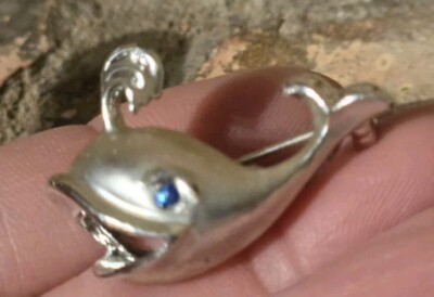 Brooch Pin Silver Tone Happy Blue Eye Open Mouth Whale Blowhole Vintage Jewelry 