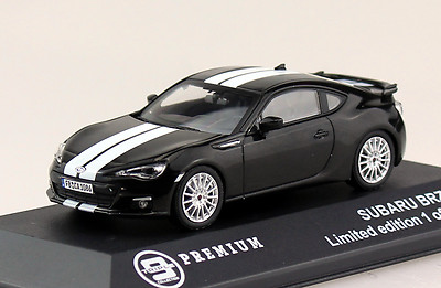 Subaru BRZ 2013 schwarz mit weißen Streifen 1:43 Triple 9  Modellauto 10023