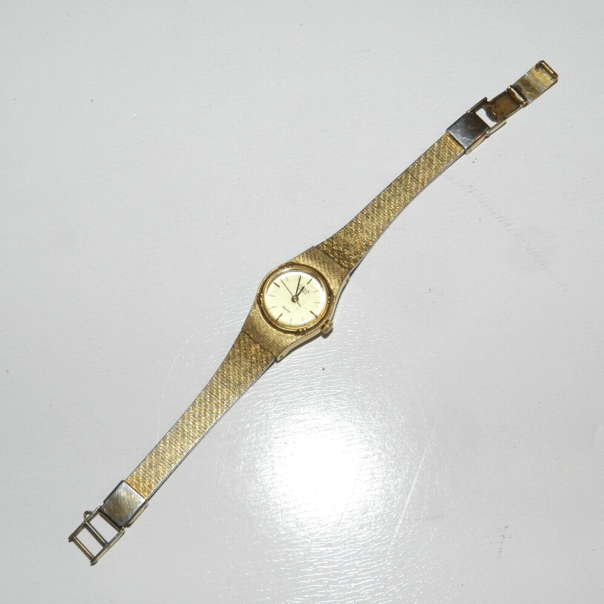 Vtg 1980s Women's CITIZEN Seven Gold Tone Dress/Casual Watch 2030