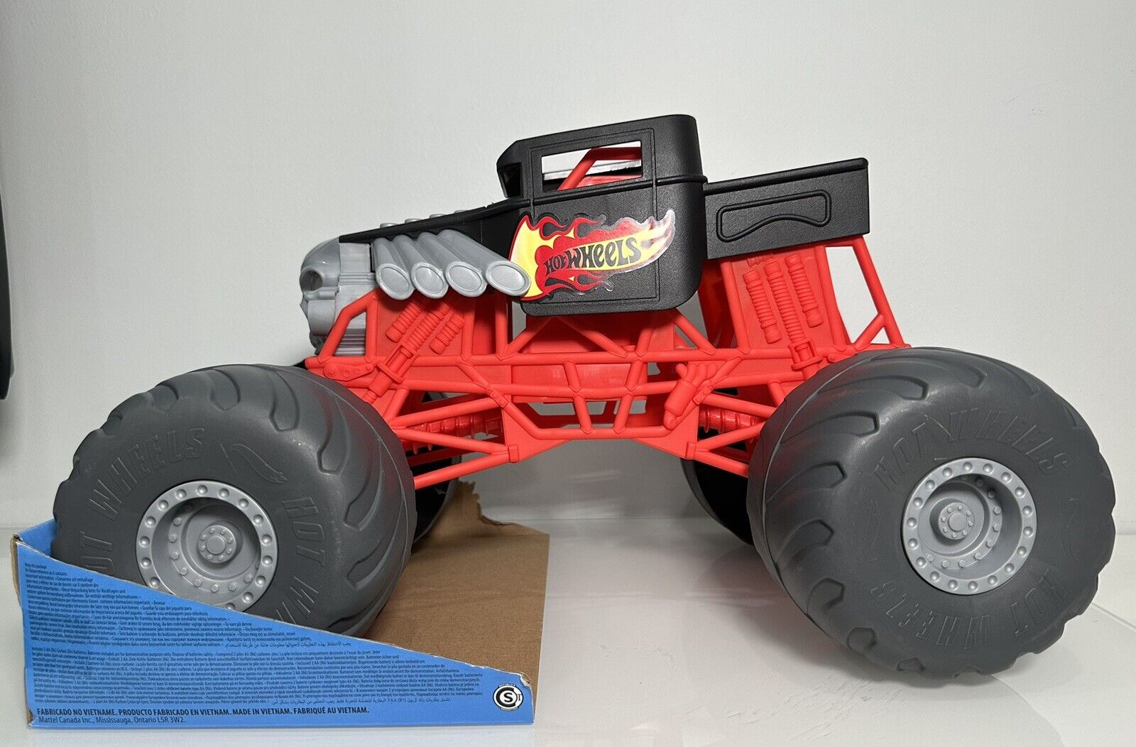 Hot Wheels Monster Trucks 1:43 Scale Light and Sound - Boneshaker – Yummy  Boutique