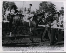 1954 Press Photo Eddie Arcaro on Goyamo won Bluegrass Stakes at Lexington KY