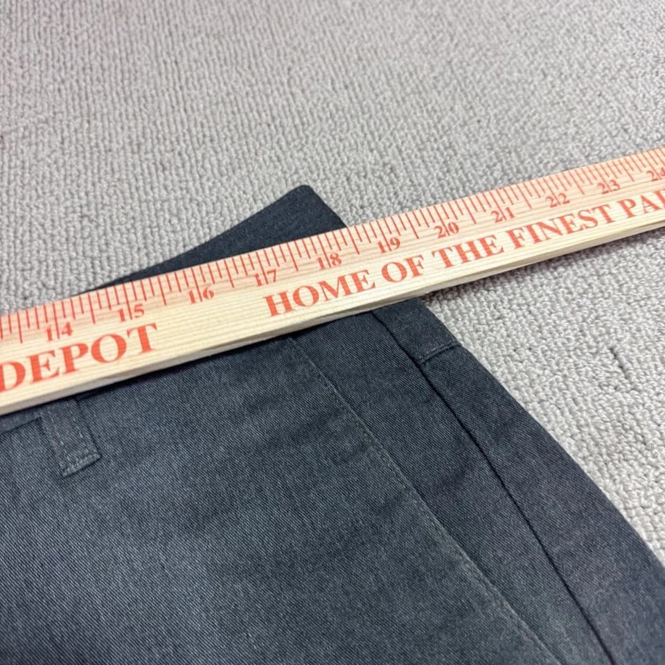 Volcom Shorts Gray Pockets Men’s Size 36 - Image 3 of 4