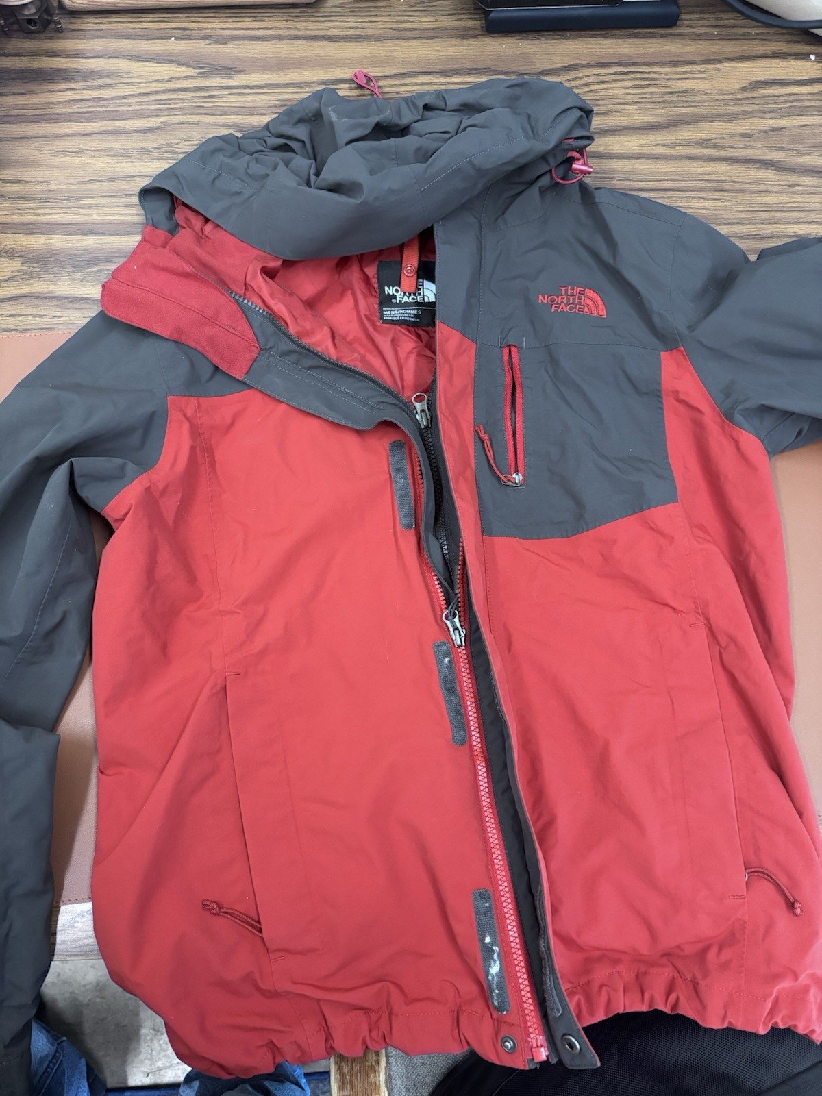 The North Face DryVent Hooded Rain Jacket Mens Small Gray Red Colorblock Shell