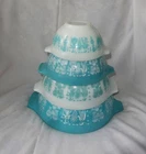 4 PYREX NESTING CINDERELLA MIXING BOWLS IN THE AMISH BUTTERPRINT PATTERN
