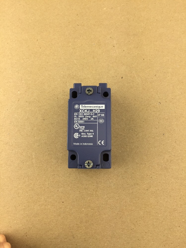 NEW Telemecanique XCKJ LIMIT SWITCH BODY 300VAC 10AXCK Ships FREE