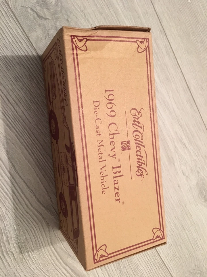 1:25 1969 CHEVY BLAZER ERTL COLLECTIBLES NUOVO - Immagine 2 di 4