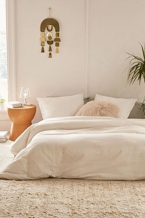 Nueva funda nórdica a rayas otomana Urban Outfitters King precio de venta sugerido por el fabricante: $168 blanca Foto 2 de 4