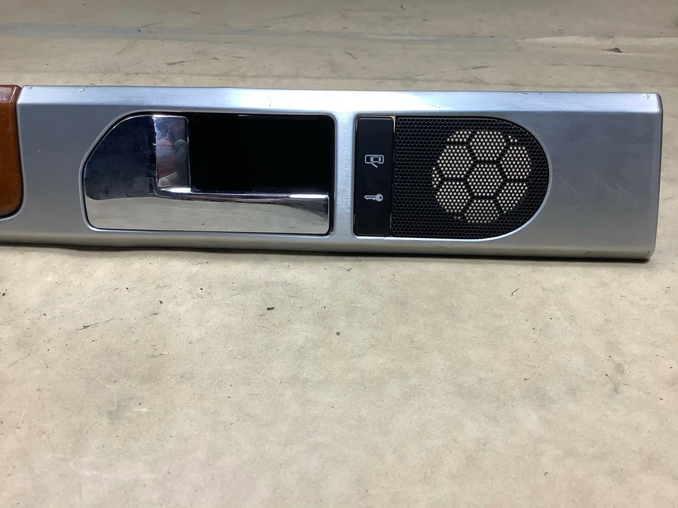 Volkswagen Touareg 2005 7L puerta trasera izquierda lado del conductor moldura con manija OEM+ Foto 2 de 4