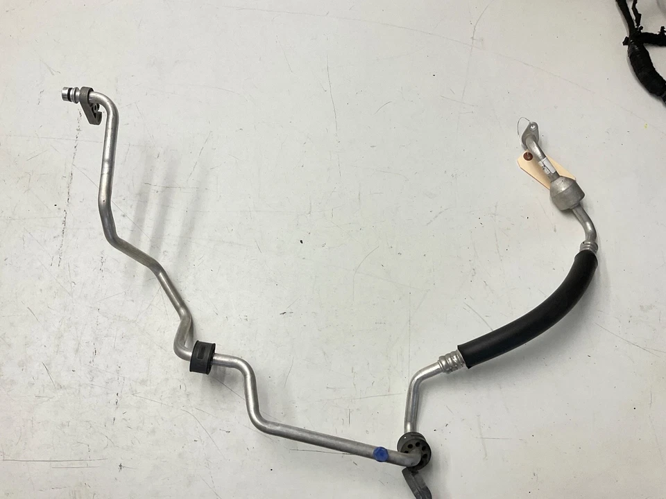 Manguera de aire acondicionado 14-22 Ford Transit Connect 2,0 L aire acondicionado Foto 2 de 4