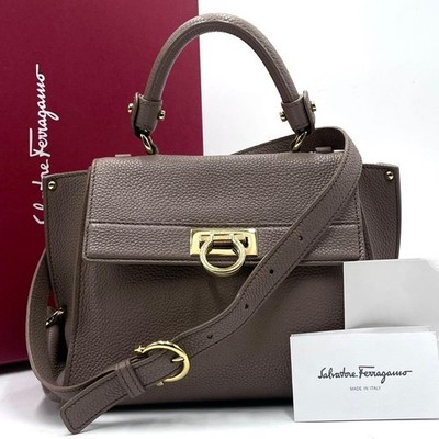 Salvatore Ferragamo オールレザー 2way 高級 バッグ Salvatore Ferragamo Sofia 2Way Handbag Leather Gancini Gold