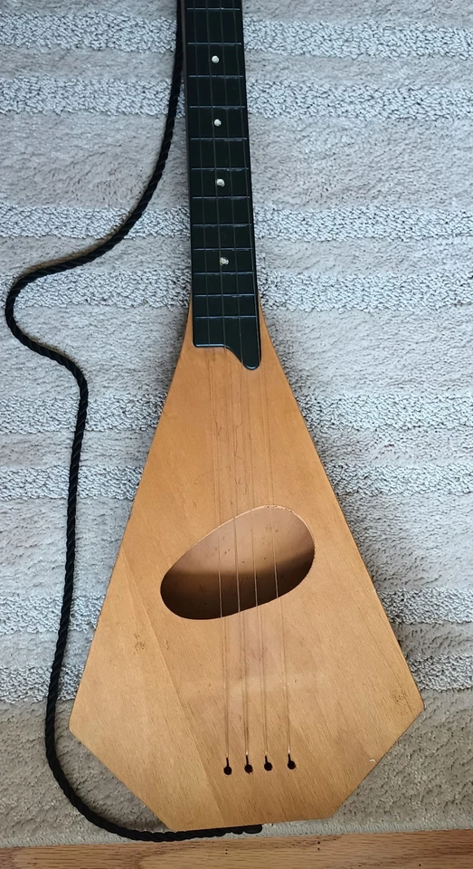 Ukulele de surf vintage Polk-A-Lay Lee vendido pela Polk Bros. Chicago fabricado nos EUA - Imagem 4 de 4
