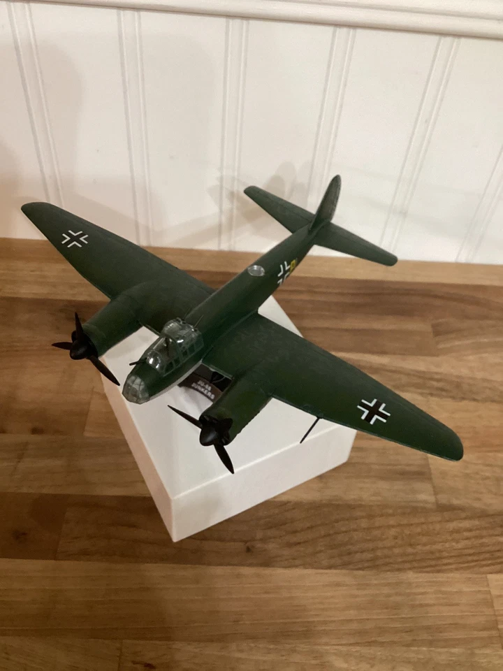 JUNKERS JU 88 Bomber. Die Cast Metal. German WWII. 1:98 scale. - Image 3 of 4