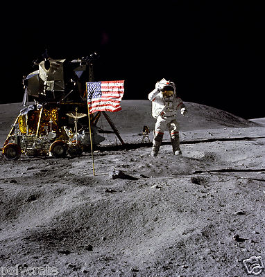 Foto NASA - Apollo 16 John W. Young Auf Dem Mond Grüßt Flagge Vereinigte Staaten