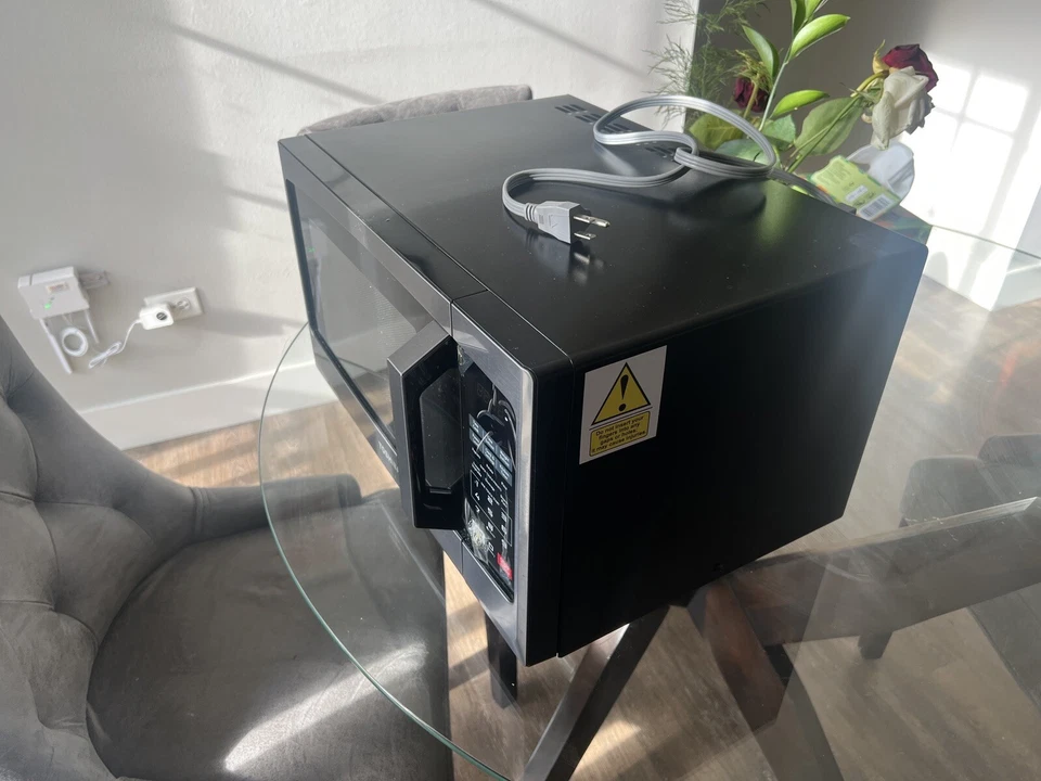 Horno microondas Toshiba EM925A5A-BS 9 Cu. Acero inoxidable 900 W ft - negro Foto 2 de 3