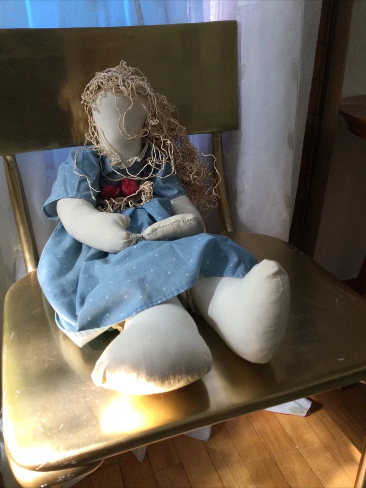 Vintage Art Primitive Amish Folk Faceless Doll Handmade Handcrafted Amish Cloth - Image 3 of 4