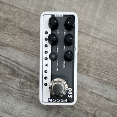 MOOER 005 PREAMP 5150 Effektpedal für E-Gitarre & Bassgitarre