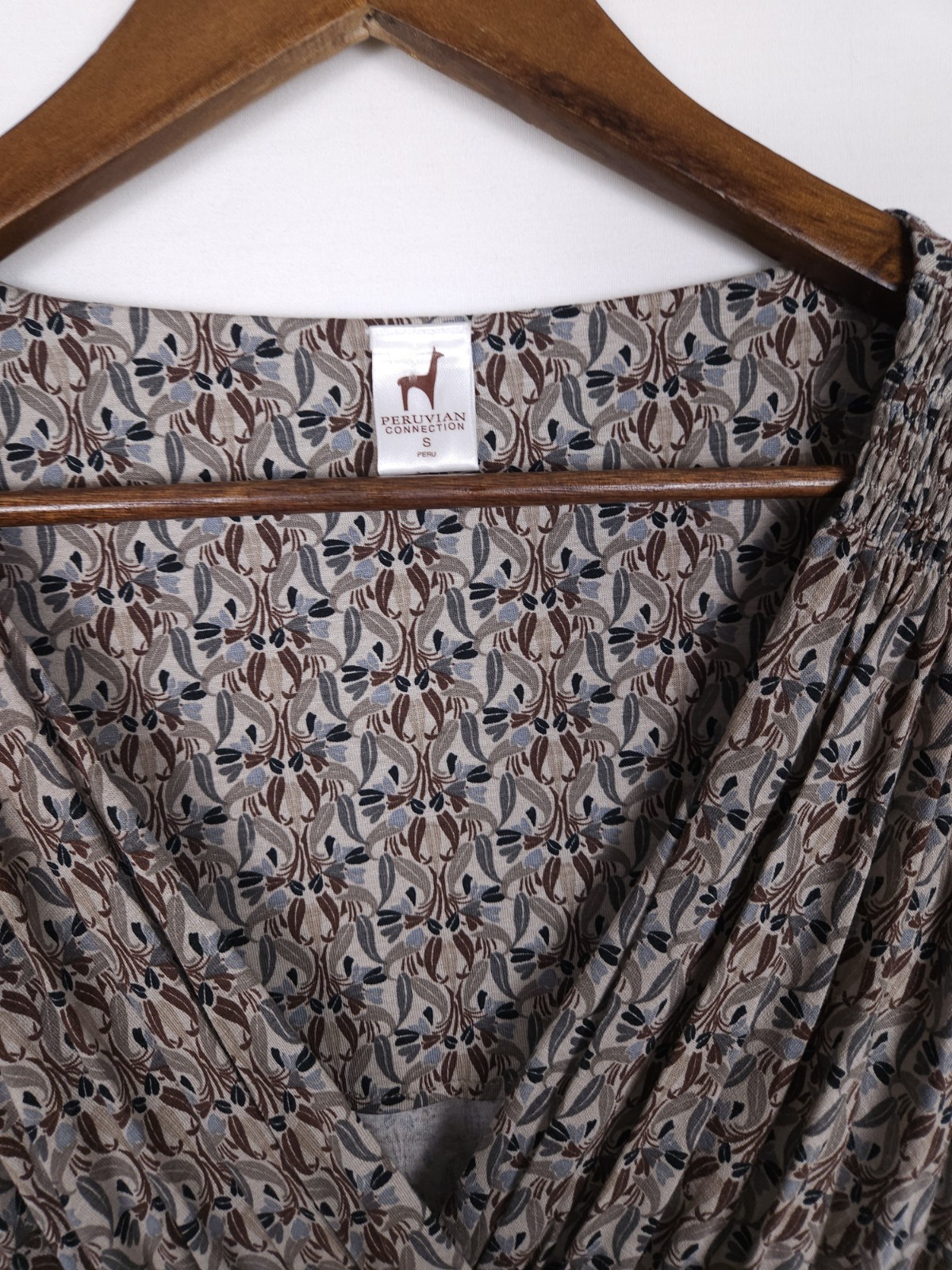 Peruvian Connection Size Small V-Neck Falling Lea… - image 2