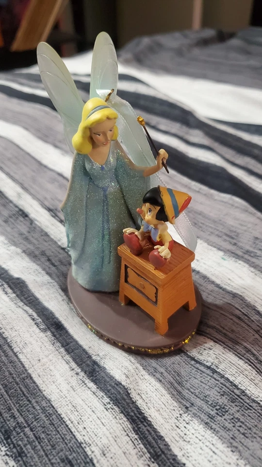 Adorno de Navidad de Pinocho y el Hada Azul de Disney Foto 2 de 4