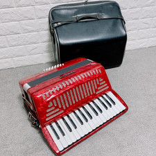 YAMAHA Accordion YA-18 Red 30 Keyboard 18 Bass Working Good w/Shoulder Strap