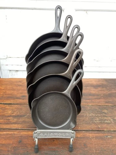 Griswold Cast Iron Matching Early Handle Small Logo Skillet Set w/ Display Rack
