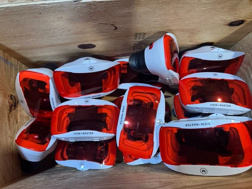 Mattel View-Master Deluxe VR Viewer - DTH61 - D31 Lot Of 18 With Book & Adapter