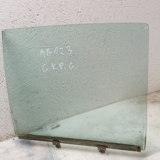 Mercedes-Benz W123 1983 Hinten links Fenster Scheibe Tür hinten 43R001057 Mercedes-Benz W123 1983 Hinten links Fenster Scheibe Tür hinten 43R001057