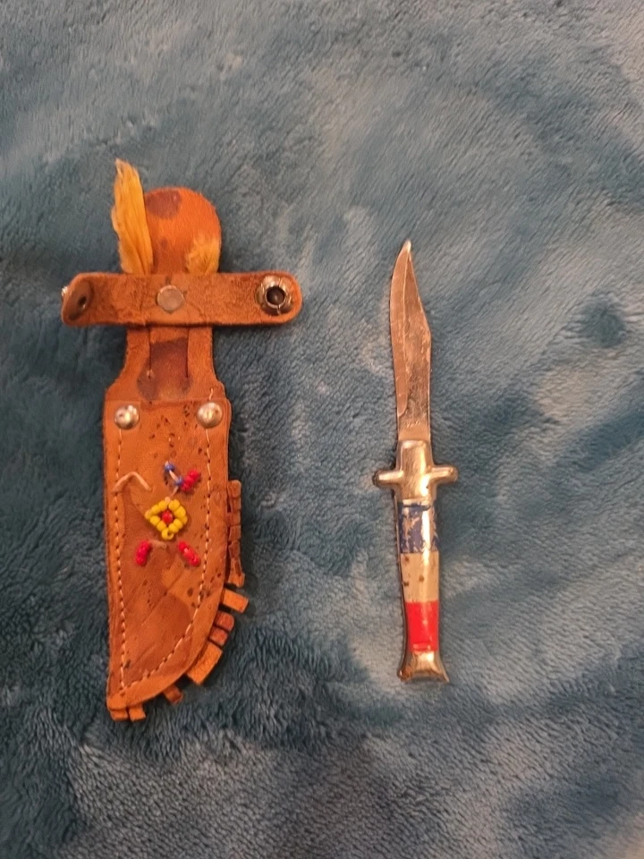 Funda de cuero con cuentas en miniatura con cuchillo de 4,5 pulgadas Foto 3 de 4