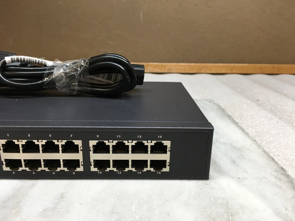 Dell PowerConnect 2016 16-Port Unmanaged Switch with PWR Cable incl. - Image 3 of 4