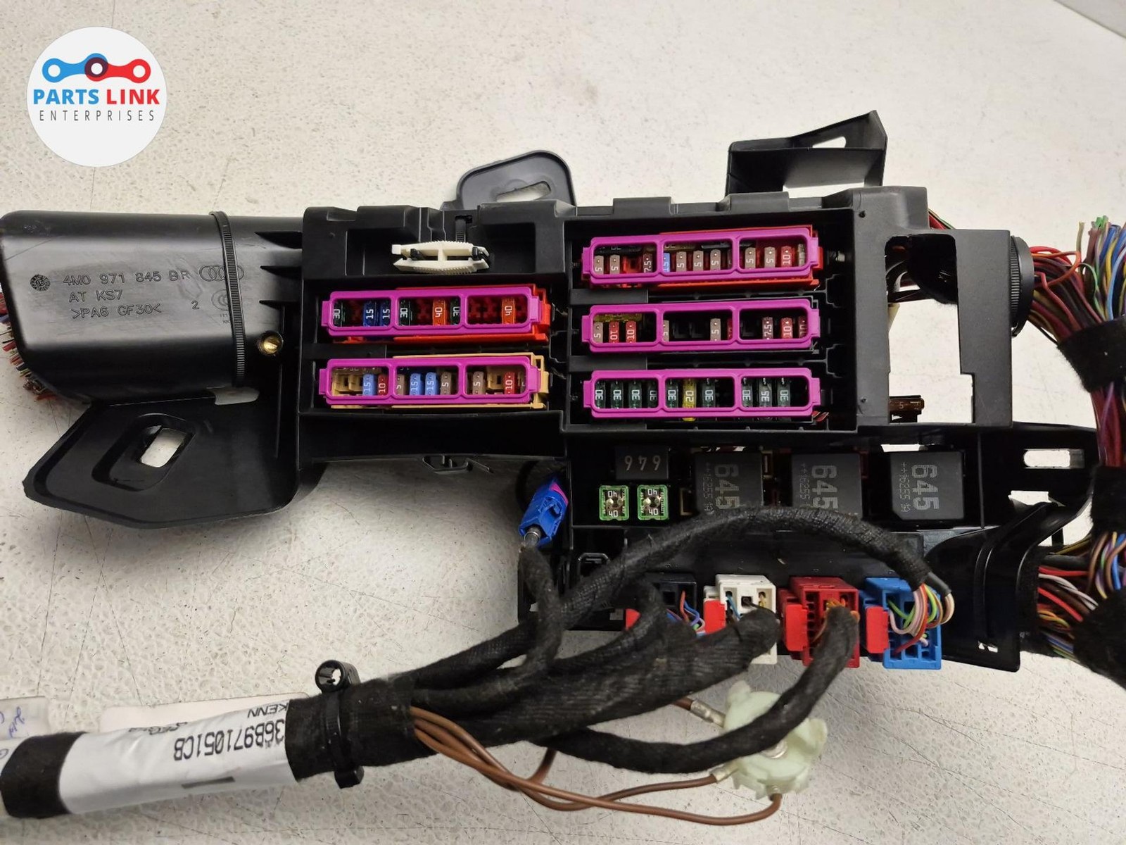 2016-20 BENTLEY BENTAYGA FRONT FLOOR FUSE BOX POWER RELAY BLOCK HARNESS WIRE 636
