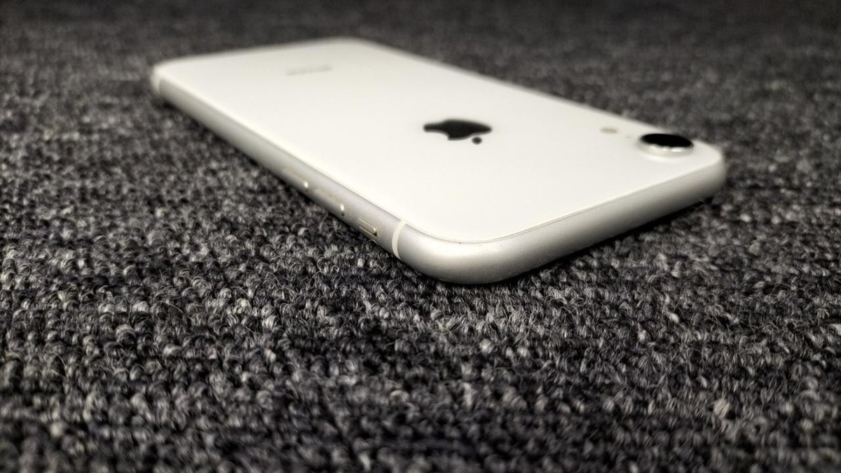 APPLE Model number: MT0J2J/A iPhone XR Smartphone White
