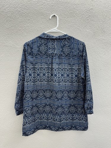 Violet and Claire Womens Blouse Size Medium Blue White Collared Long Sleeve - Picture 7 of 11