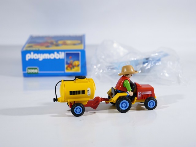 PLAYMOBIL 3076 LA Fermière et ses Poules boite neuve jamais ouverte set