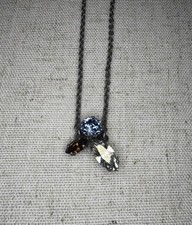 Collier Sabika Calm Senses - Cristal Triangle Unique - Modèle Retiré 2017 - Neuf Sans Emballage