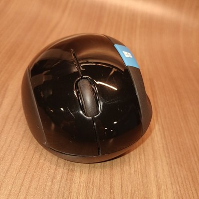 Microsoft Sculpt Ergonomic Mouse 1560 Read Description