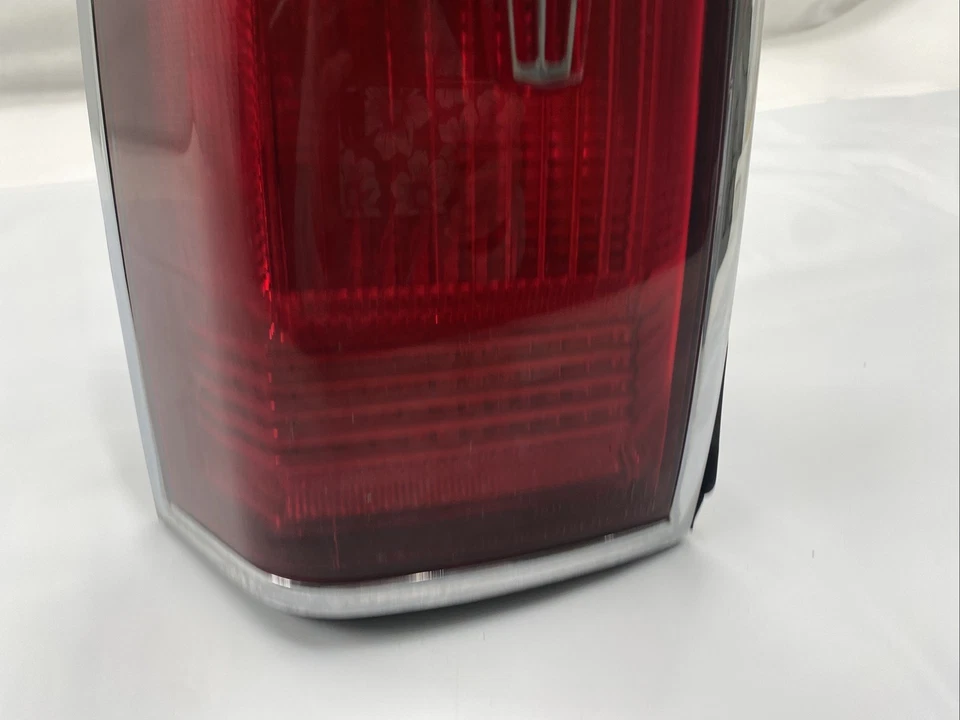 Lincoln Town Car 1994 LH lámpara de luz trasera lateral del conductor OEM Foto 3 de 4