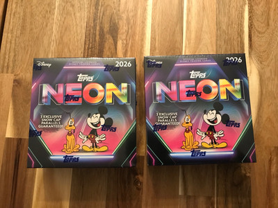 2026 TOPPS DISNEY NEON MEGA BOX (1 box)