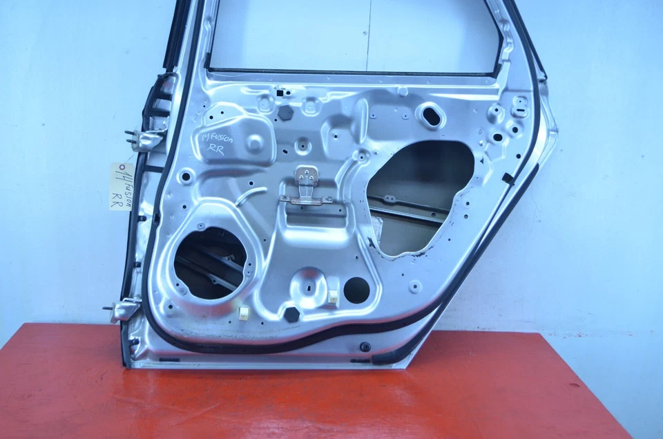 13-20 FORD FUSION PAINEL TRASEIRO DIREITO DO PASSAGEIRO PORTA LATERAL PRATA FABRICANTE DE EQUIPAMENTO ORIGINAL - Imagem 3 de 4