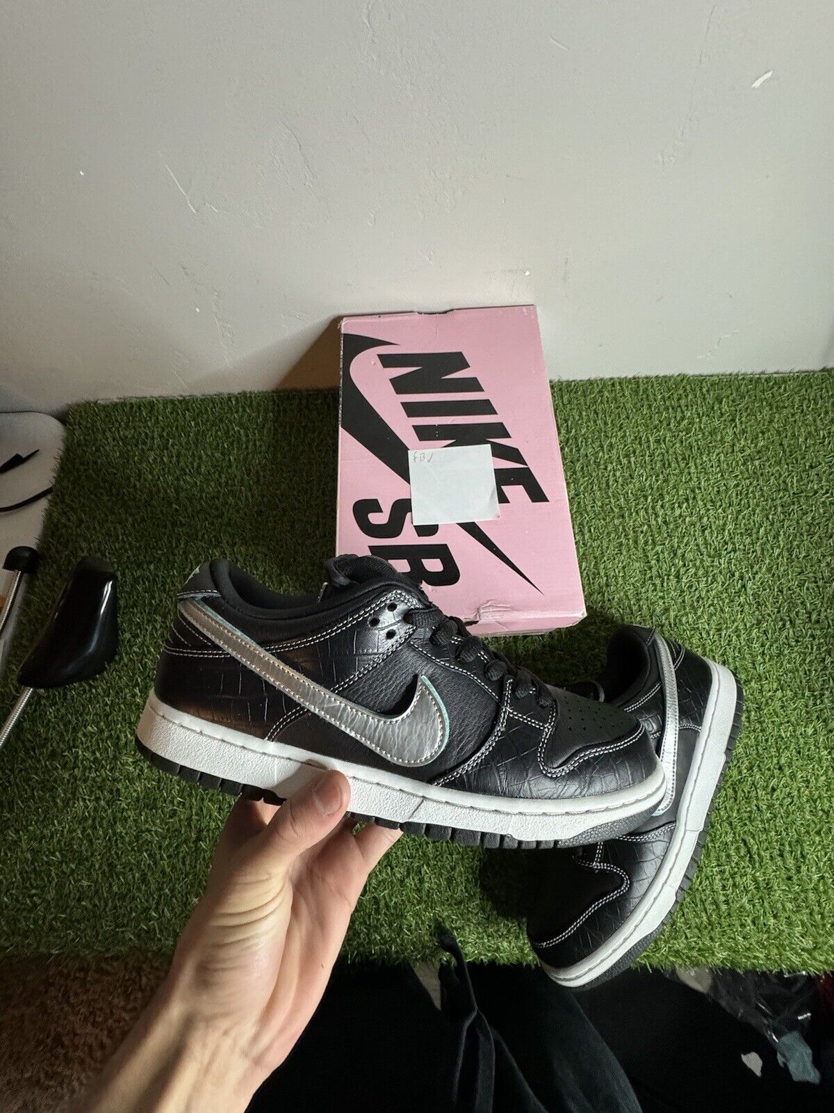 Size 9 - Nike SB Dunk Low Pro x Diamond Supply Co… - image 2