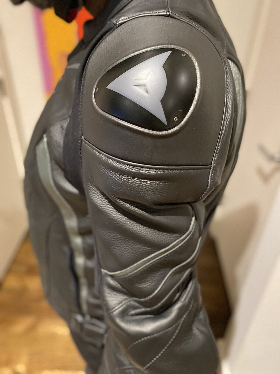 DAINESE 🏍️ AVRO 4 Motorcycle Jacket size 54 $750 Excellent DAINESE 🏍️ AVRO 4 Motorcycle Jacket size 54 $750 Excellent