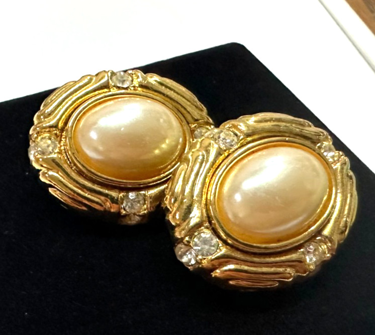 Signed JOAN RIVERS Vtg Faux Pearl Gold Tone Clip-on Earrings Jewelry Lot H