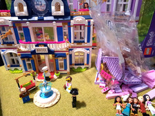 LEGO FRIENDS 41684 Heartlake City Grand Hotel Gone Dark 2022 Like New 9 Minifigs